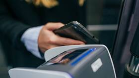 Как разблокировать карту Сбербанка через телефон в Леонардо